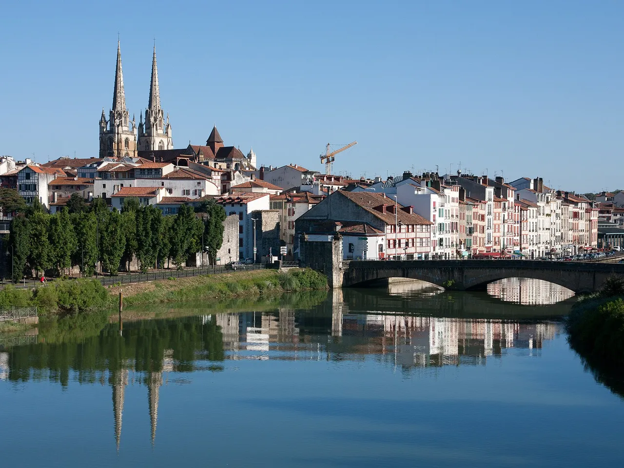 Le centre historique de Bayonne vu depuis le club-house de l’Aviron Bayonnais