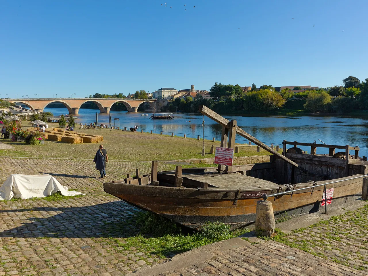 Le quai Salvette, ancien port de Bergerac, au bord de la Dordogne