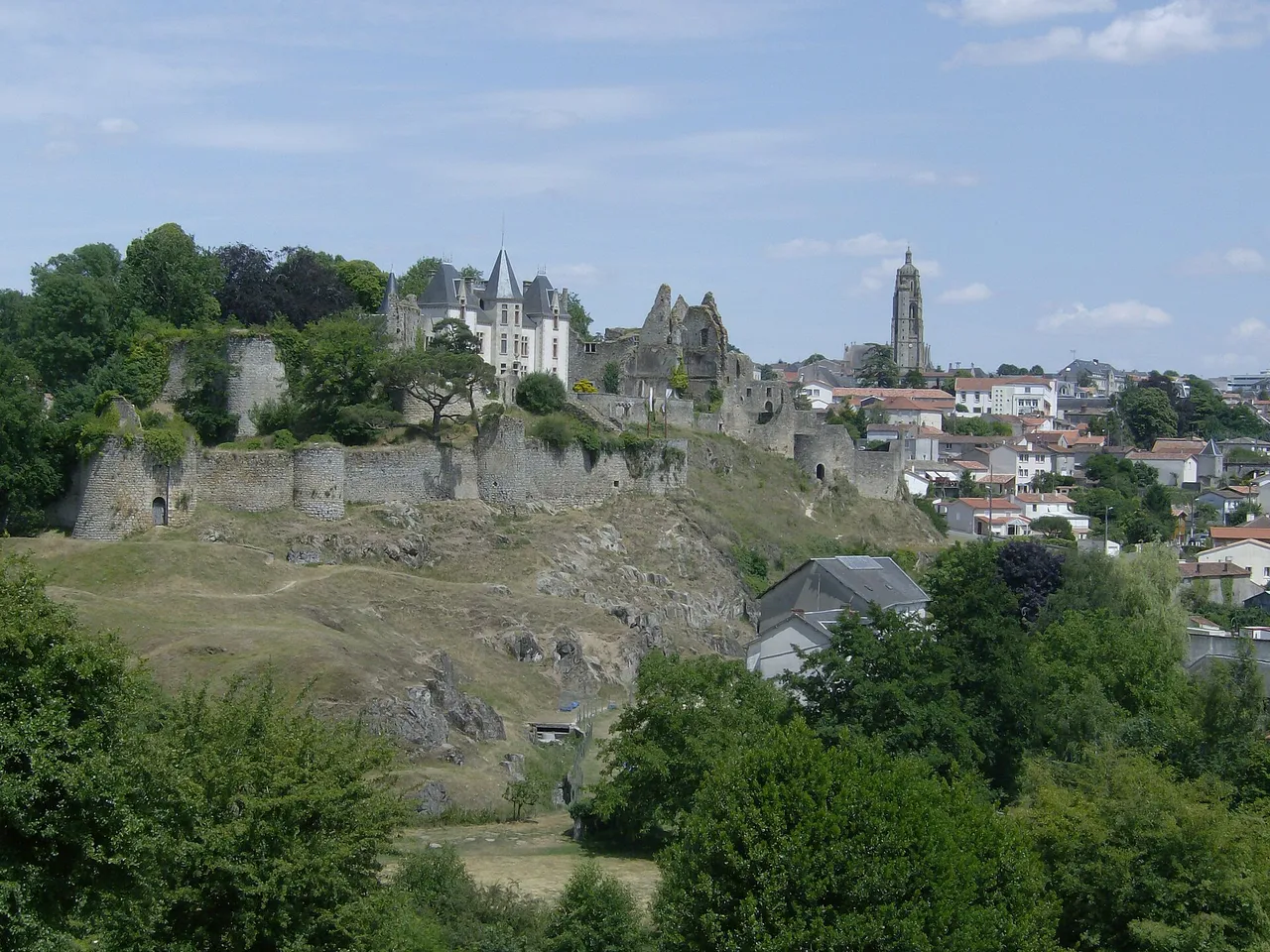 Vue sur Bressuire, dans les Deux-Sèvres