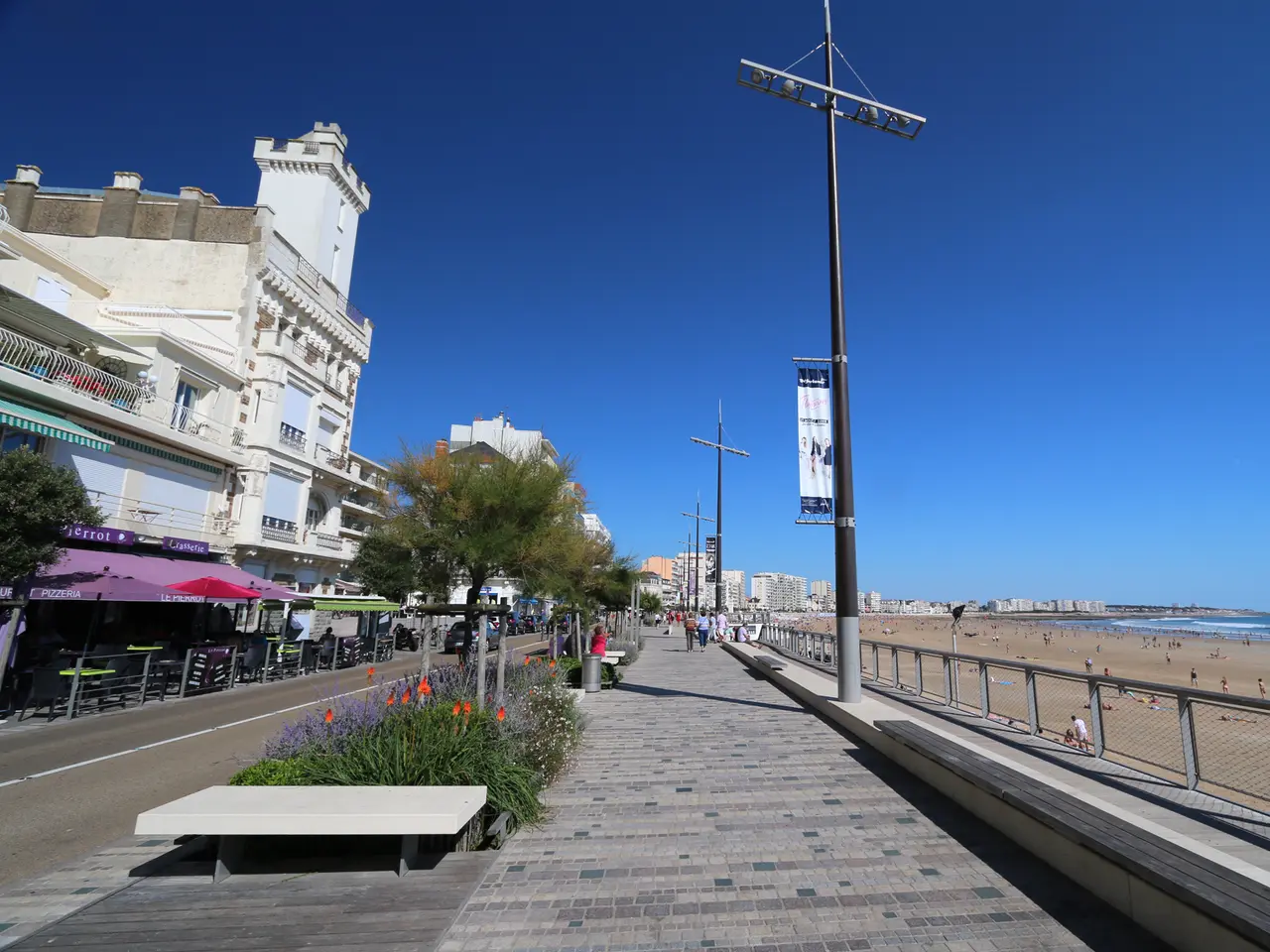 Le remblai des Sables-d’Olonne, promenade de l’Amiral-Lafargue, le long de la Grande Plage