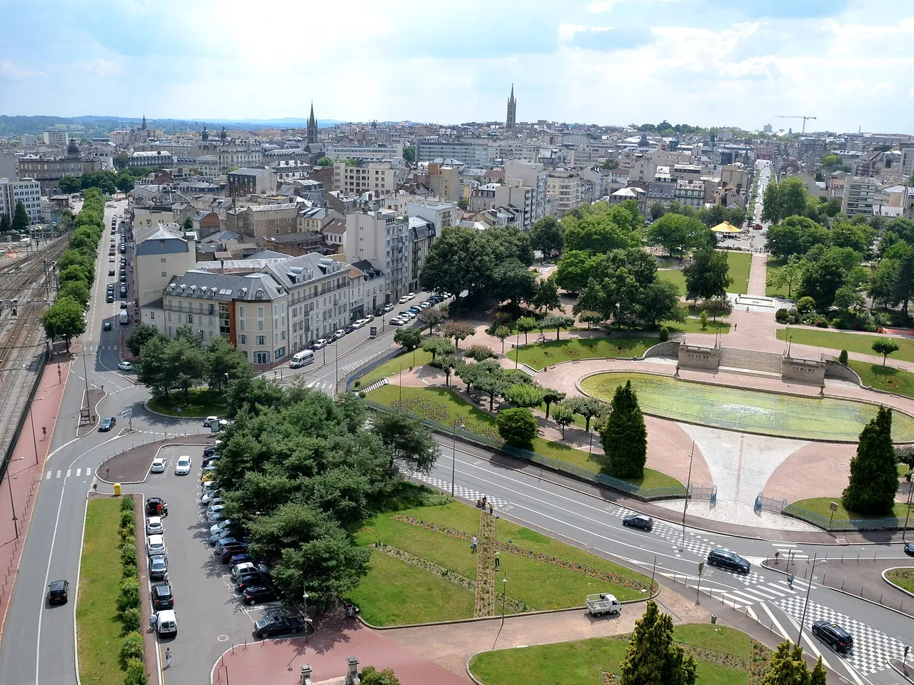 Le centre-ville de Limoges vu du campanile de la gare des Bénédictins, avec le Champ de Juillet au premier plan