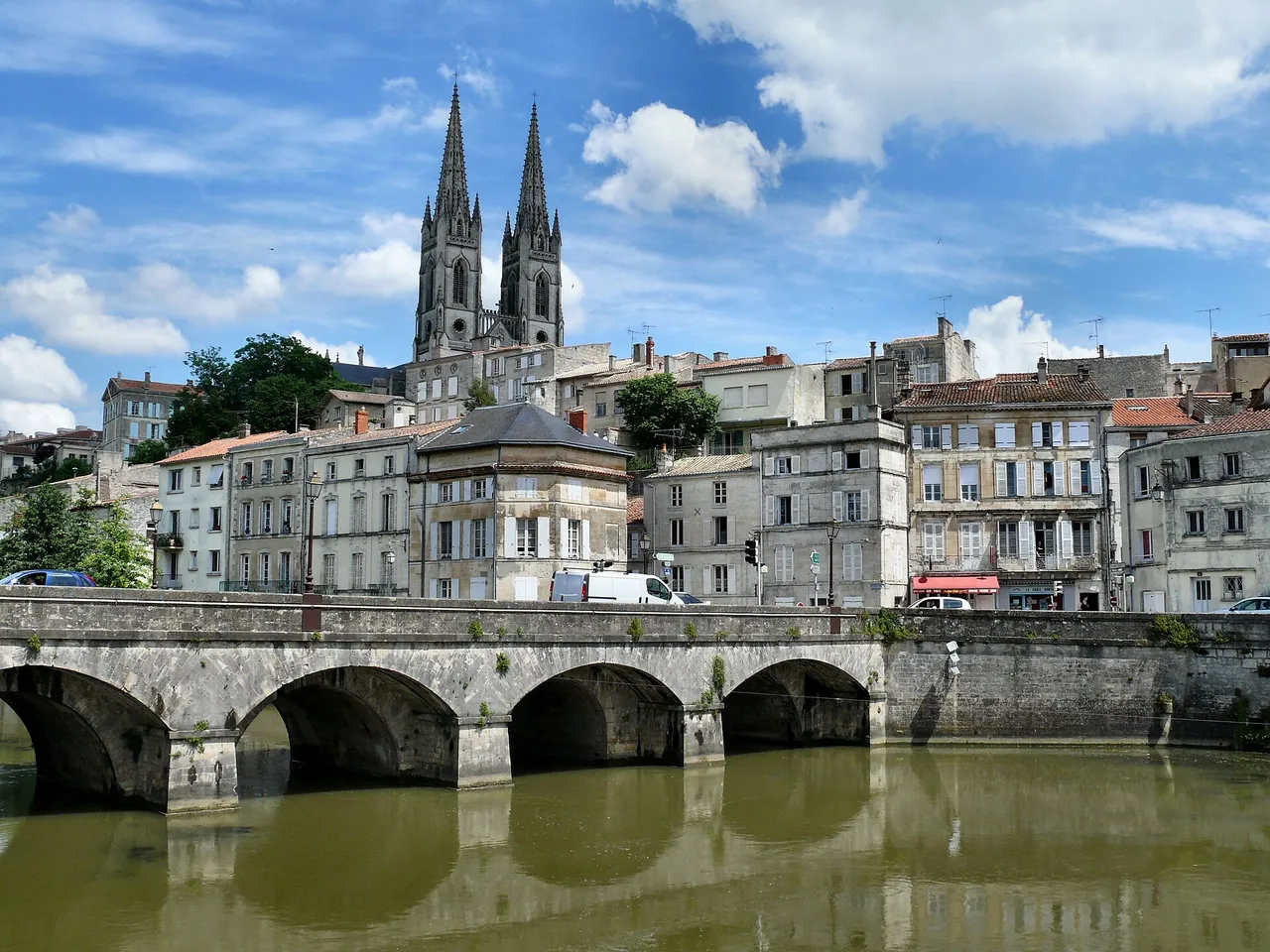 Niort vue depuis la Sèvre niortaise, dans les Deux-Sèvres