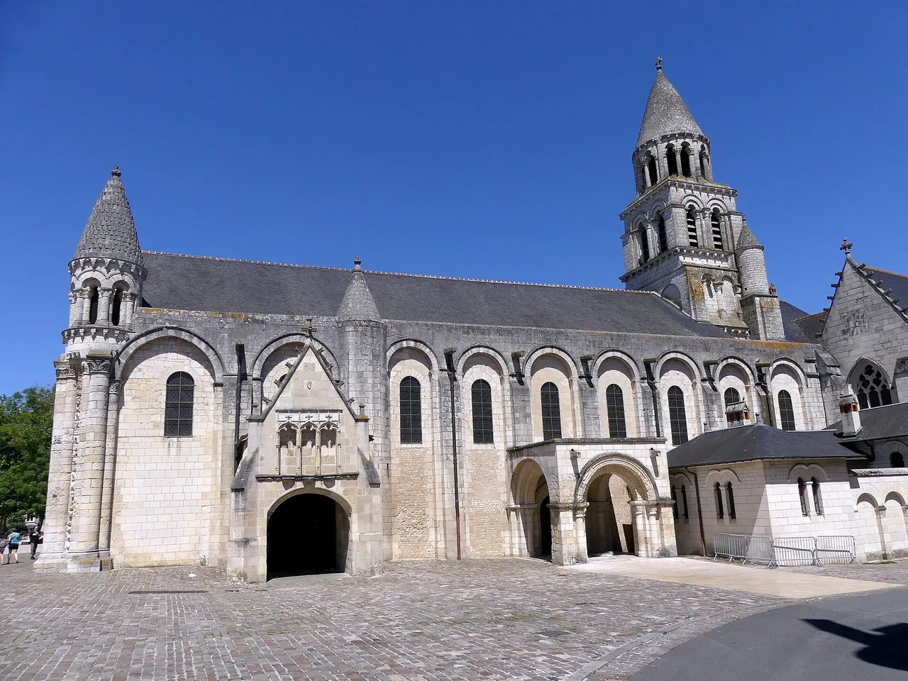 La façade sculptée de l’église Notre-Dame-la-Grande, à Poitiers